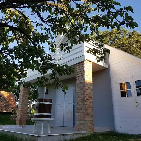 Sol Aquilonis Vendeghaz Дом отдыха *